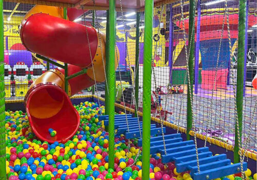 Игровой лабиринт с пневматическими пушками –  Disney Club, Кривой рог